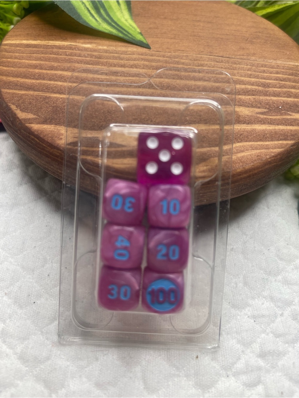 Purple Game Dice Set 8 Piece Numbered Dice 10 20 30 40 50 100 New

New purple